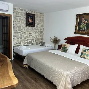 Omer The Ottoman House Berat